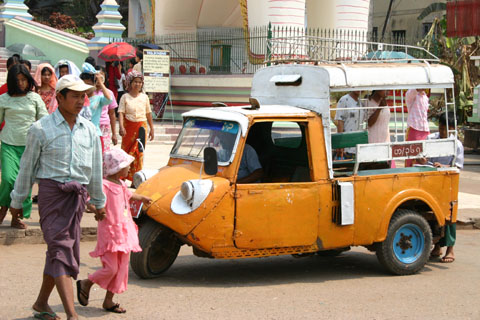 three-wheel taxi